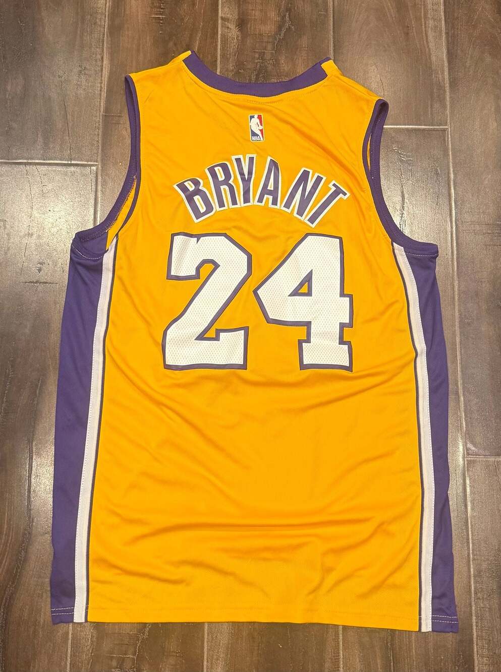 Adidas NBA Los Angeles Lakers Kobe Bryant #24 Swingman Jersey - Picture 3 of 7